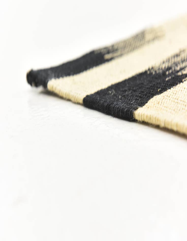 Detail image of  6' x 7' 9  Hand Woven Kilim Modern Wool Rug