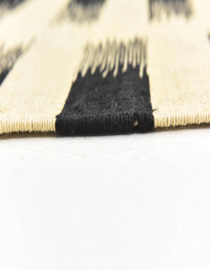 Detail image of  6' x 7' 9  Hand Woven Kilim Modern Wool Rug