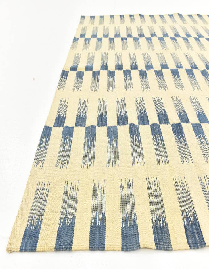 Detail image of  5' 10 x 7' 8  Hand Woven Kilim Modern Wool Rug