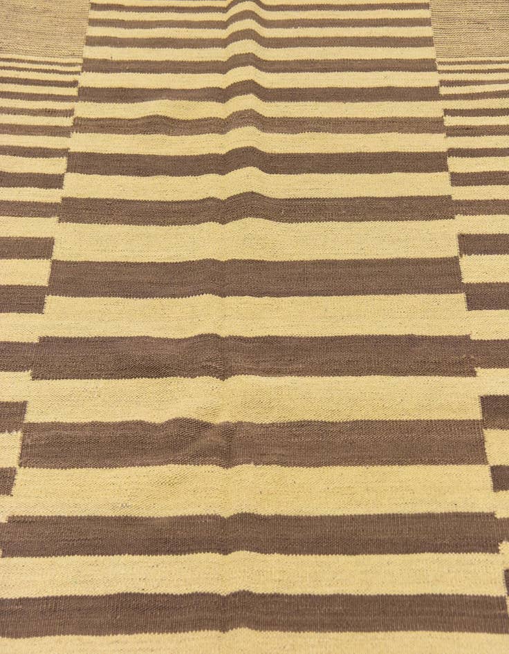 Detail image of  4' 2 x 5' 9  Hand Woven Kilim Modern Wool Rug