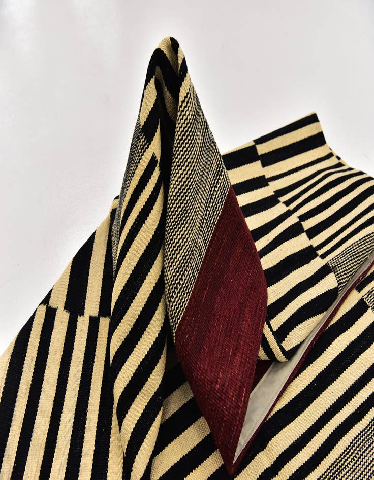 Detail image of  4' 2 x 5' 10  Hand Woven Kilim Modern Wool Rug