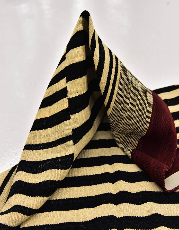 Detail image of  4' 2 x 5' 10  Hand Woven Kilim Modern Wool Rug