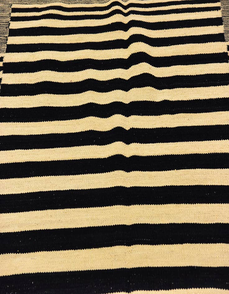 Detail image of  4' 2 x 5' 10  Hand Woven Kilim Modern Wool Rug