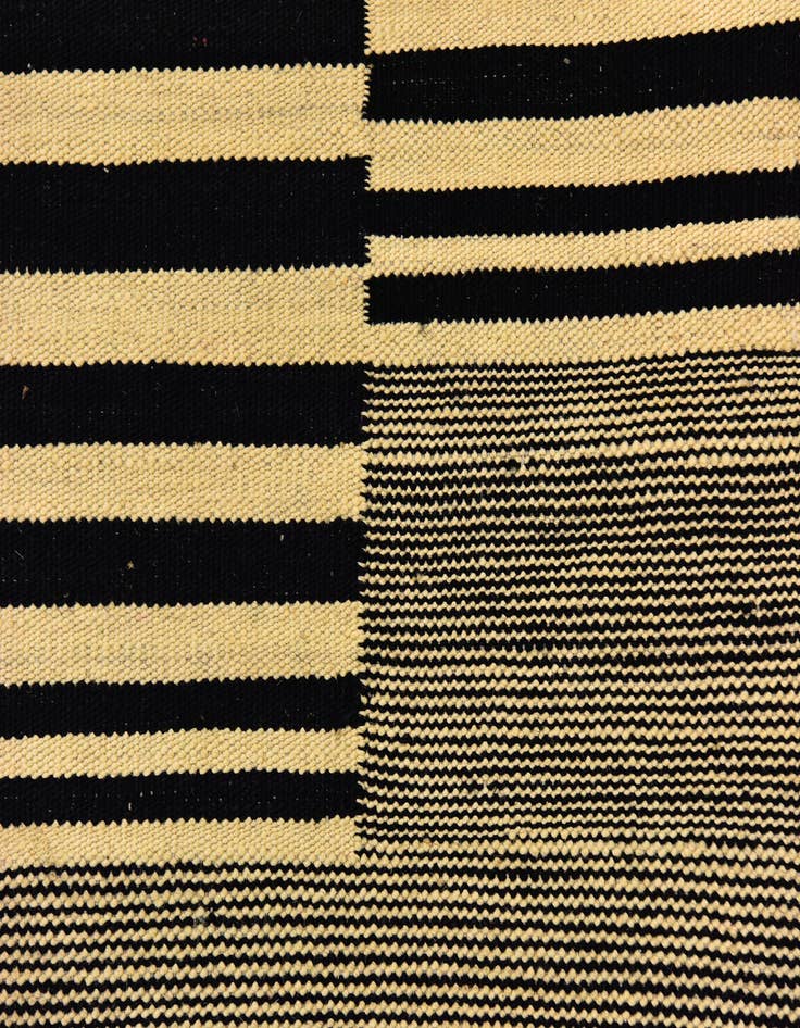 Detail image of  4' 2 x 5' 10  Hand Woven Kilim Modern Wool Rug