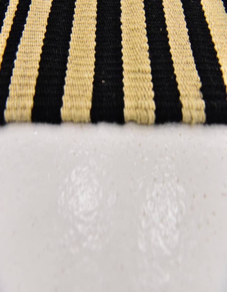 Detail image of  4' 3 x 5' 9  Hand Woven Kilim Modern Wool Rug