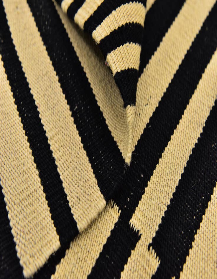 Detail image of  4' 3 x 5' 9  Hand Woven Kilim Modern Wool Rug