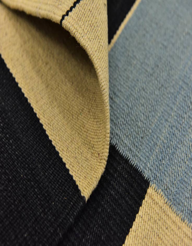 Detail image of  4' 3 x 5' 10  Hand Woven Kilim Modern Wool Rug