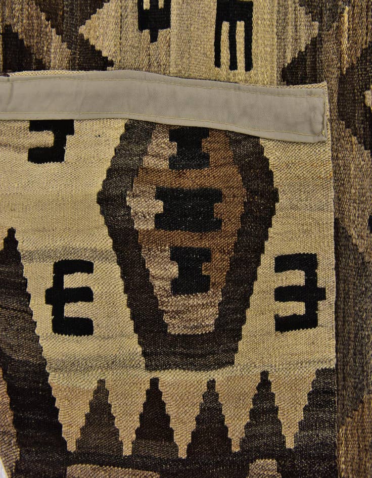 Detail image of  5' 5 x 7'  Hand Woven Kilim Modern Wool Rug