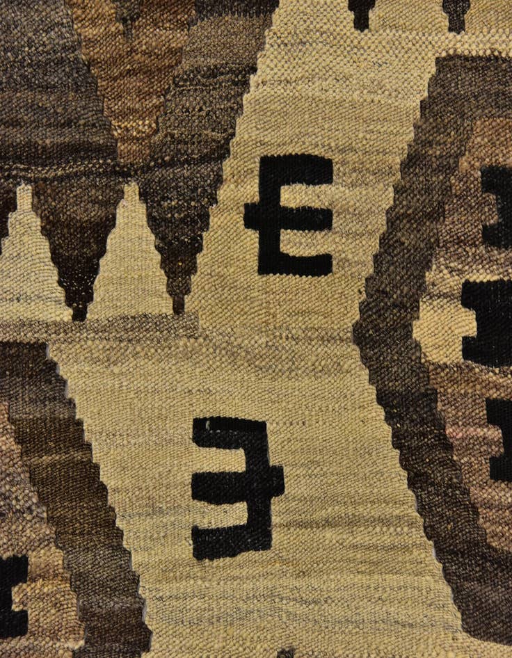 Detail image of  5' 5 x 7'  Hand Woven Kilim Modern Wool Rug