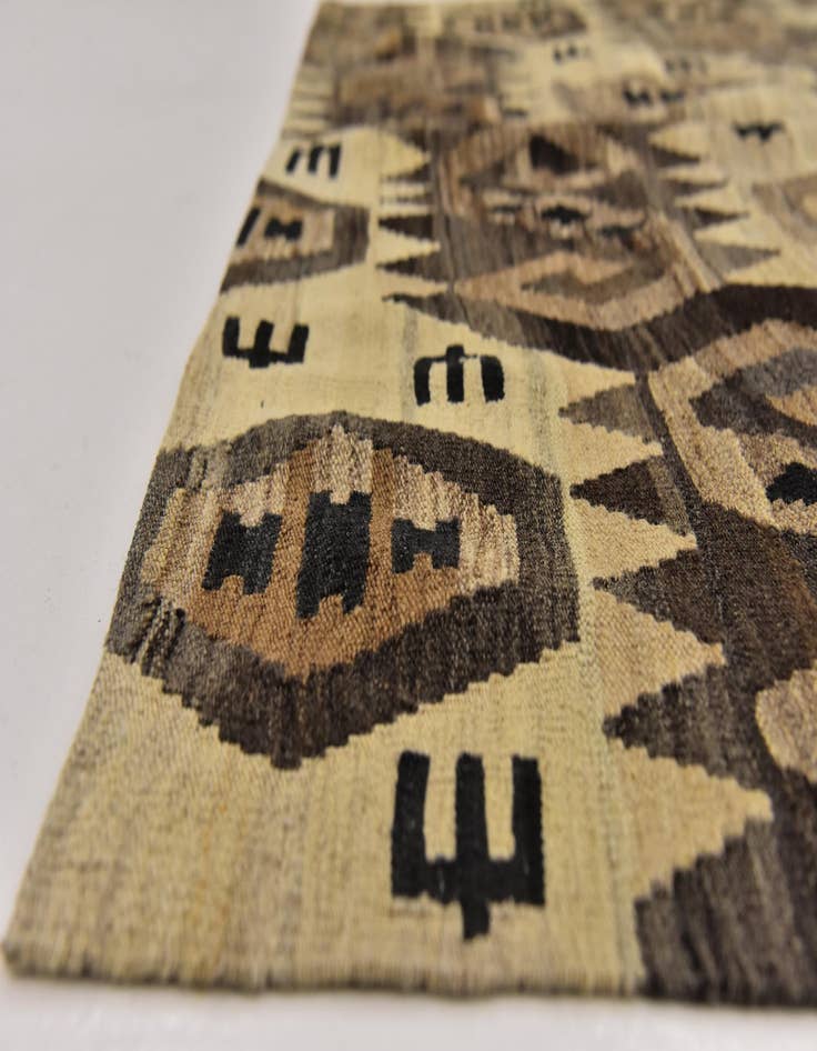 Detail image of  5' 5 x 7'  Hand Woven Kilim Modern Wool Rug