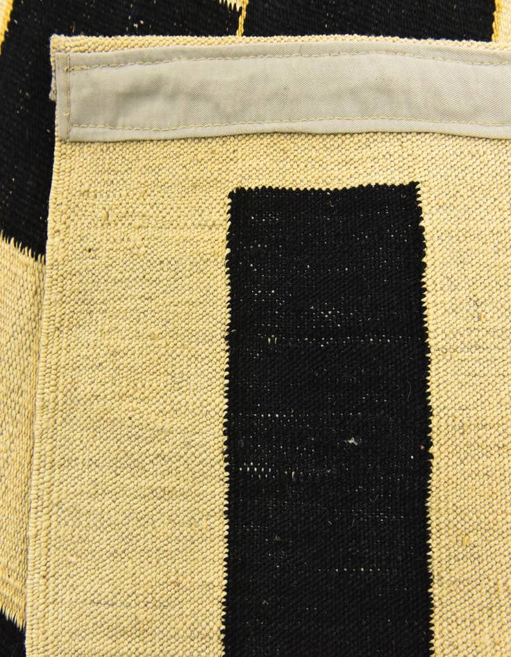 Detail image of  5' 10 x 7' 10  Hand Woven Kilim Modern Wool Rug