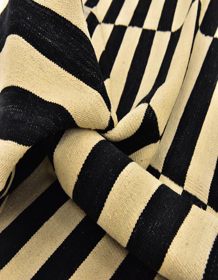 Detail image of  6' x 7' 5  Hand Woven Kilim Modern Wool Rug