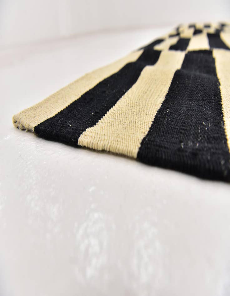 Detail image of  6' x 7' 5  Hand Woven Kilim Modern Wool Rug