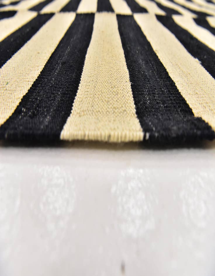 Detail image of  6' x 7' 5  Hand Woven Kilim Modern Wool Rug