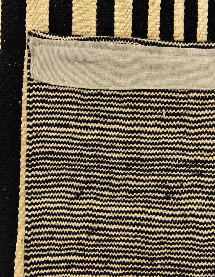 Detail image of  4' 4 x 6'  Hand Woven Kilim Modern Wool Rug