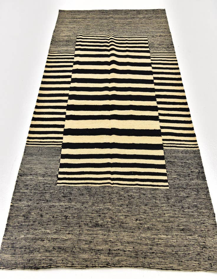 Detail image of  4' 4 x 6'  Hand Woven Kilim Modern Wool Rug