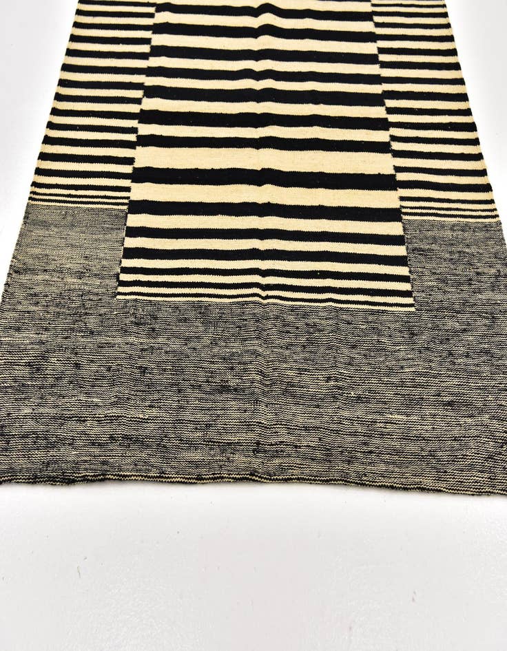 Detail image of  4' 4 x 6'  Hand Woven Kilim Modern Wool Rug