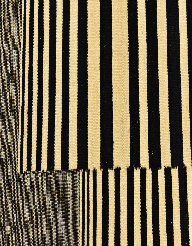 Detail image of  4' 4 x 6'  Hand Woven Kilim Modern Wool Rug