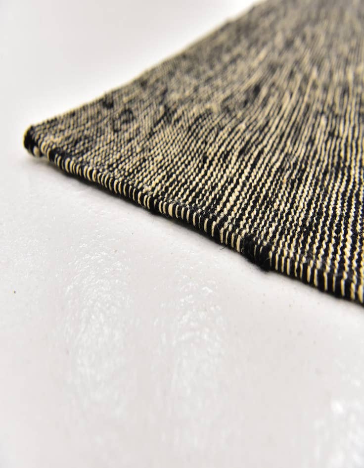 Detail image of  4' 4 x 6'  Hand Woven Kilim Modern Wool Rug