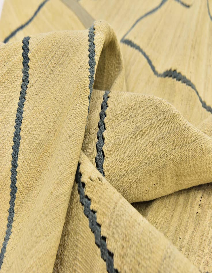 Detail image of  6' 4 x 8'  Hand Woven Kilim Modern Wool Rug