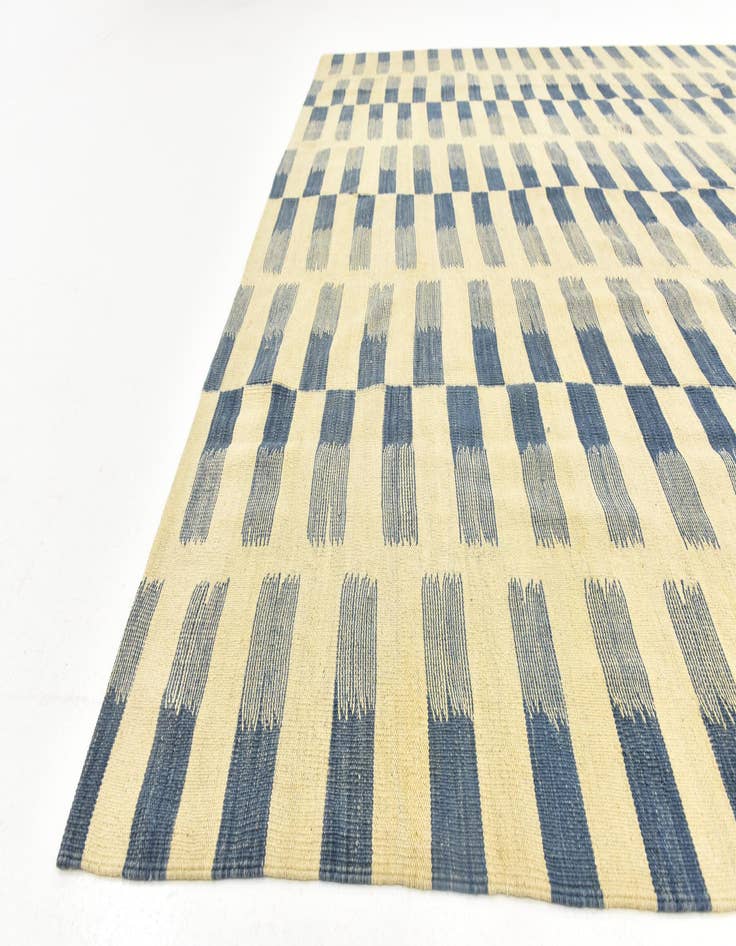 Detail image of  8' 4 x 11'  Hand Woven Kilim Modern Wool Rug