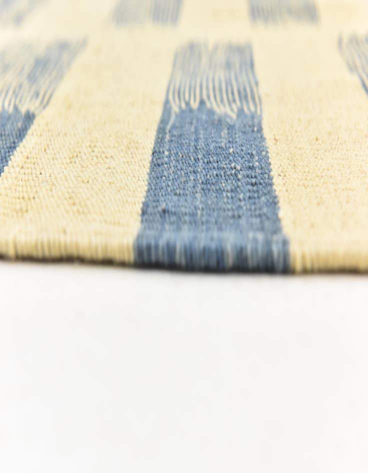 Detail image of  8' 4 x 11'  Hand Woven Kilim Modern Wool Rug