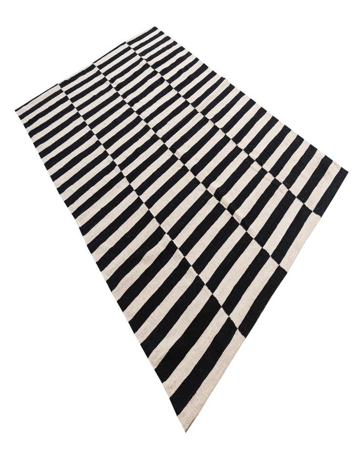 Detail image of  5' 5 x 7' 9  Hand Woven Kilim Modern Wool Rug