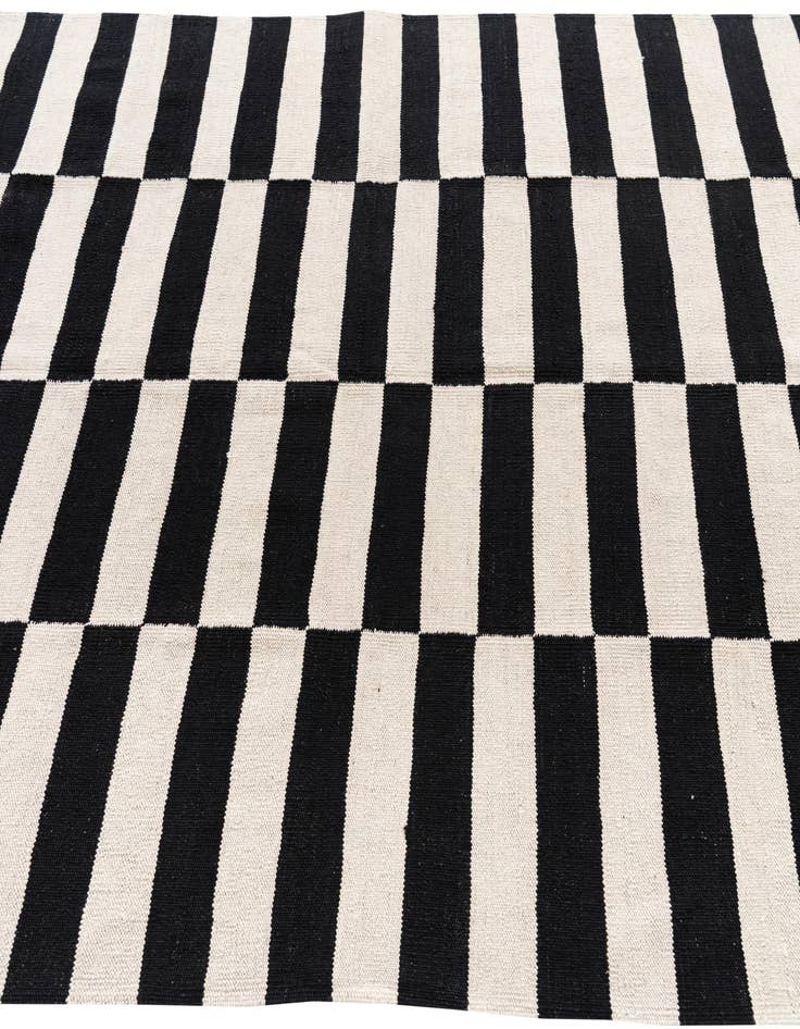 Detail image of  5' 5 x 7' 9  Hand Woven Kilim Modern Wool Rug