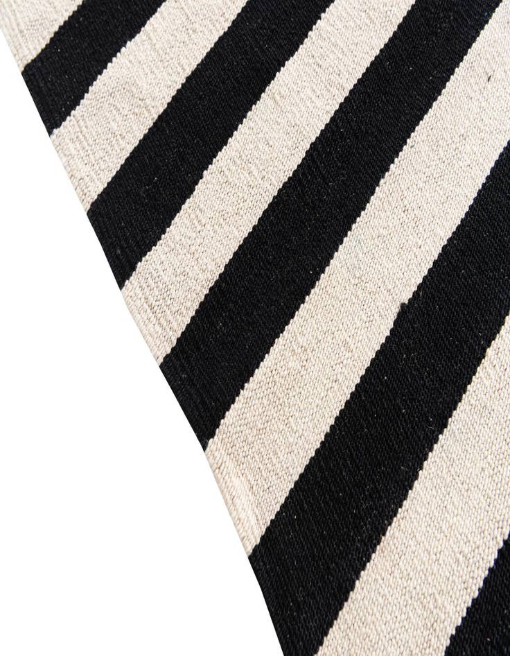 Detail image of  5' 5 x 7' 9  Hand Woven Kilim Modern Wool Rug