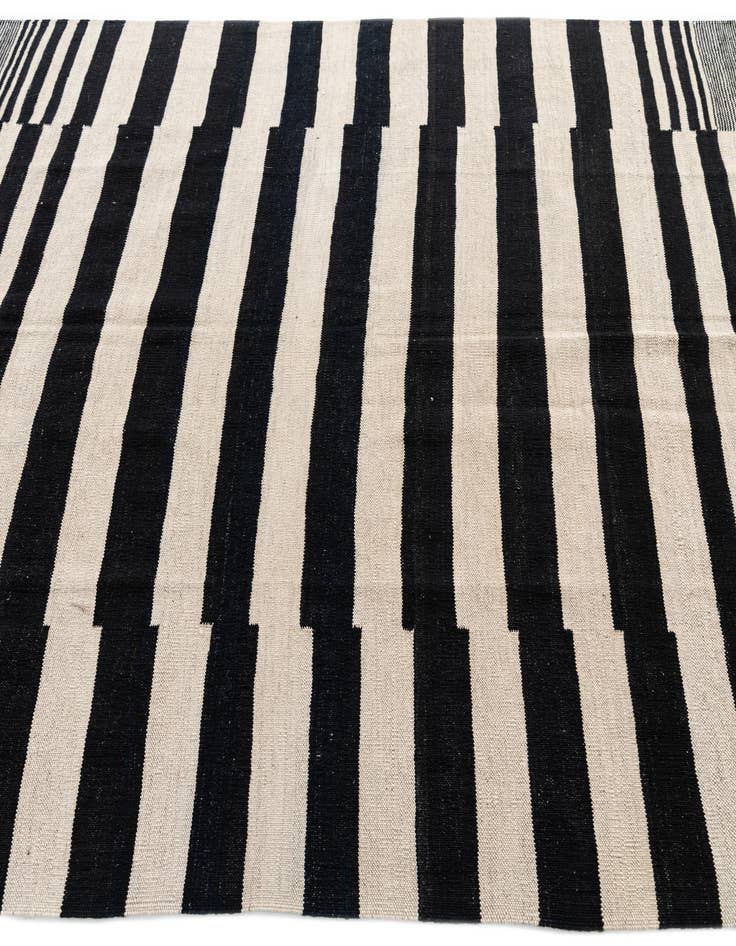 Detail image of  5' 7 x 7' 9  Hand Woven Kilim Modern Wool Rug