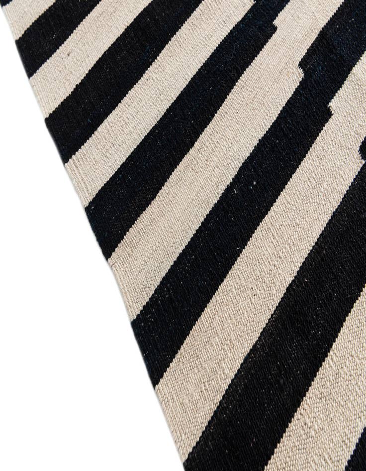 Detail image of  5' 7 x 7' 9  Hand Woven Kilim Modern Wool Rug