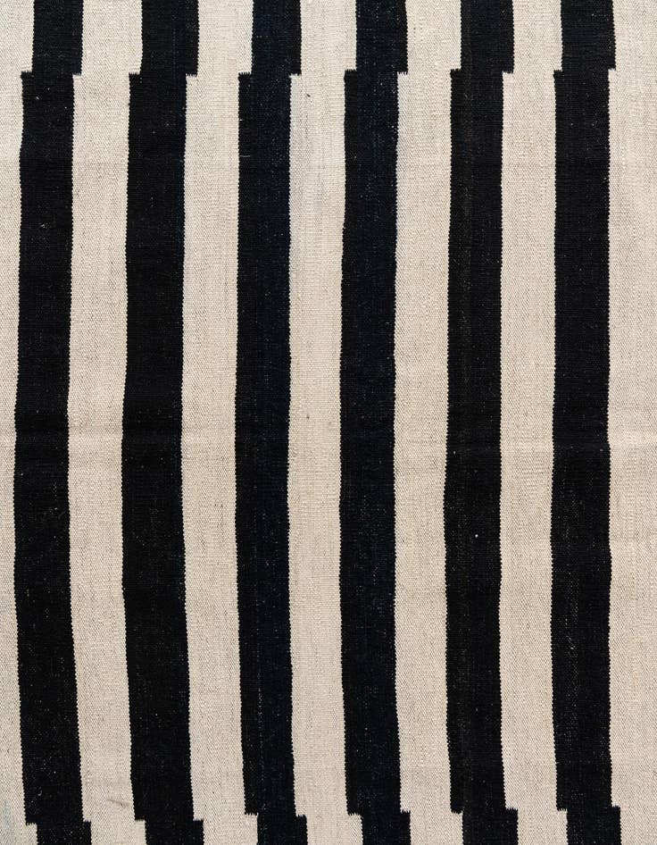 Detail image of  5' 7 x 7' 9  Hand Woven Kilim Modern Wool Rug