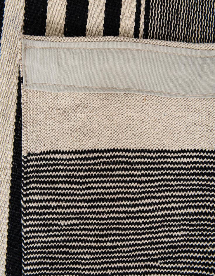 Detail image of  5' 7 x 7' 9  Hand Woven Kilim Modern Wool Rug