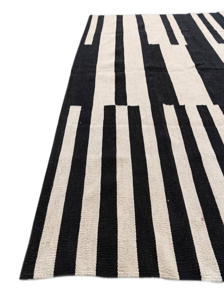 Detail image of  5' 6 x 7' 9  Hand Woven Kilim Modern Wool Rug