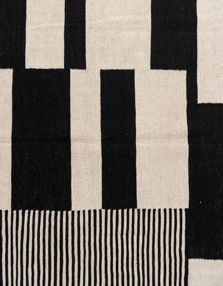 Detail image of  5' 6 x 7' 9  Hand Woven Kilim Modern Wool Rug
