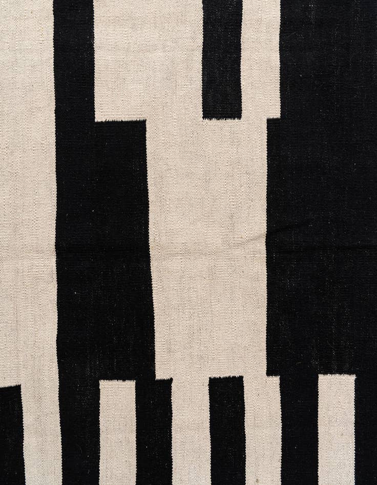 Detail image of  5' 6 x 7' 9  Hand Woven Kilim Modern Wool Rug