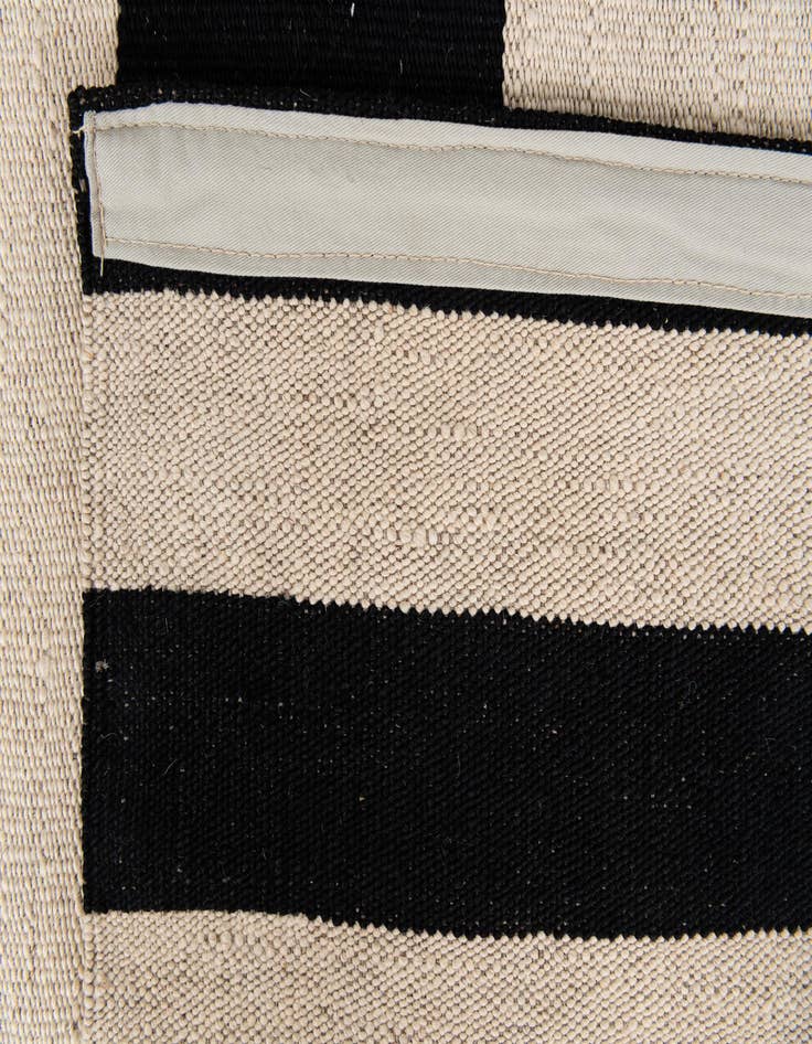 Detail image of  5' 6 x 7' 9  Hand Woven Kilim Modern Wool Rug