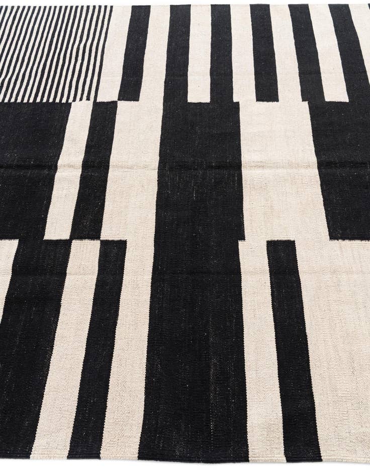 Detail image of  5' 8 x 7' 10  Hand Woven Kilim Modern Wool Rug