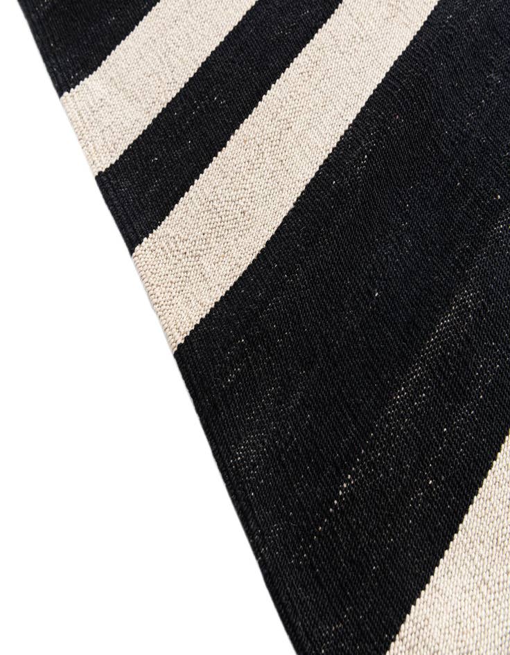 Detail image of  5' 8 x 7' 10  Hand Woven Kilim Modern Wool Rug