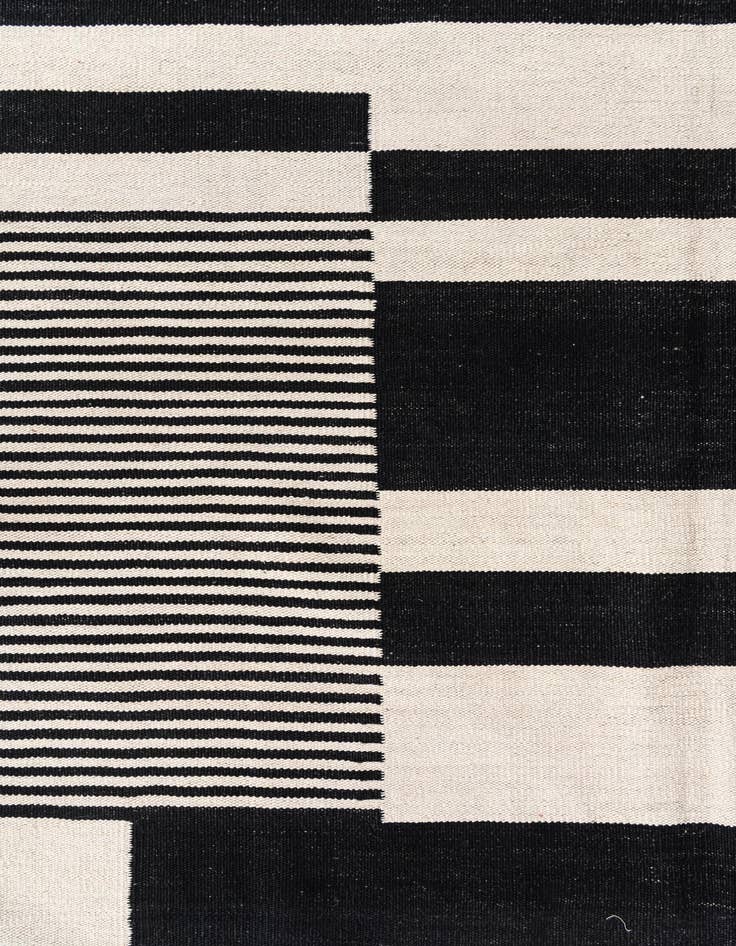 Detail image of  5' 8 x 7' 10  Hand Woven Kilim Modern Wool Rug