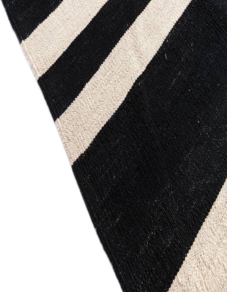 Detail image of  5' 8 x 7' 9  Hand Woven Kilim Modern Wool Rug