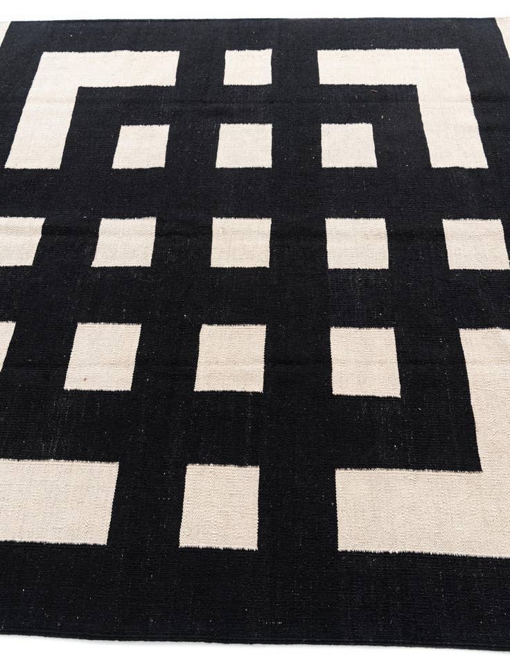 Detail image of  5' 9 x 7' 10  Hand Woven Kilim Modern Wool Rug