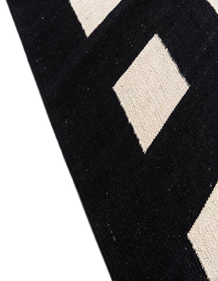 Detail image of  5' 9 x 7' 10  Hand Woven Kilim Modern Wool Rug