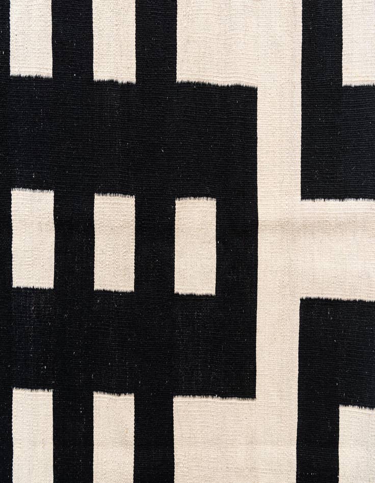 Detail image of  5' 9 x 7' 10  Hand Woven Kilim Modern Wool Rug