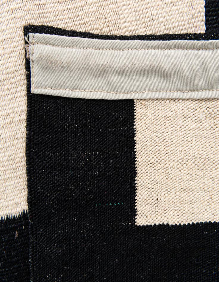 Detail image of  5' 9 x 7' 10  Hand Woven Kilim Modern Wool Rug