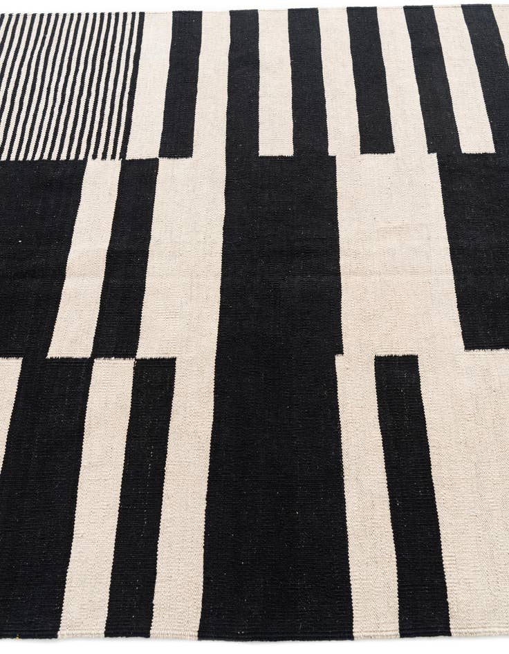 Detail image of  4' 9 x 6' 9  Hand Woven Kilim Modern Wool Rug
