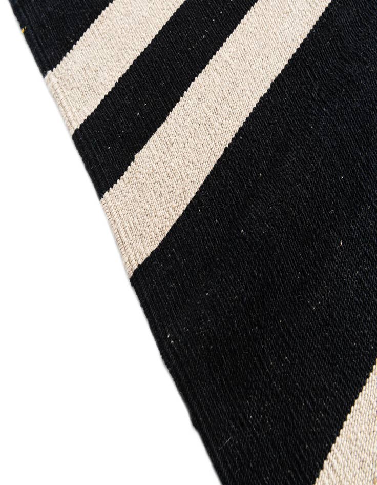 Detail image of  4' 9 x 6' 9  Hand Woven Kilim Modern Wool Rug