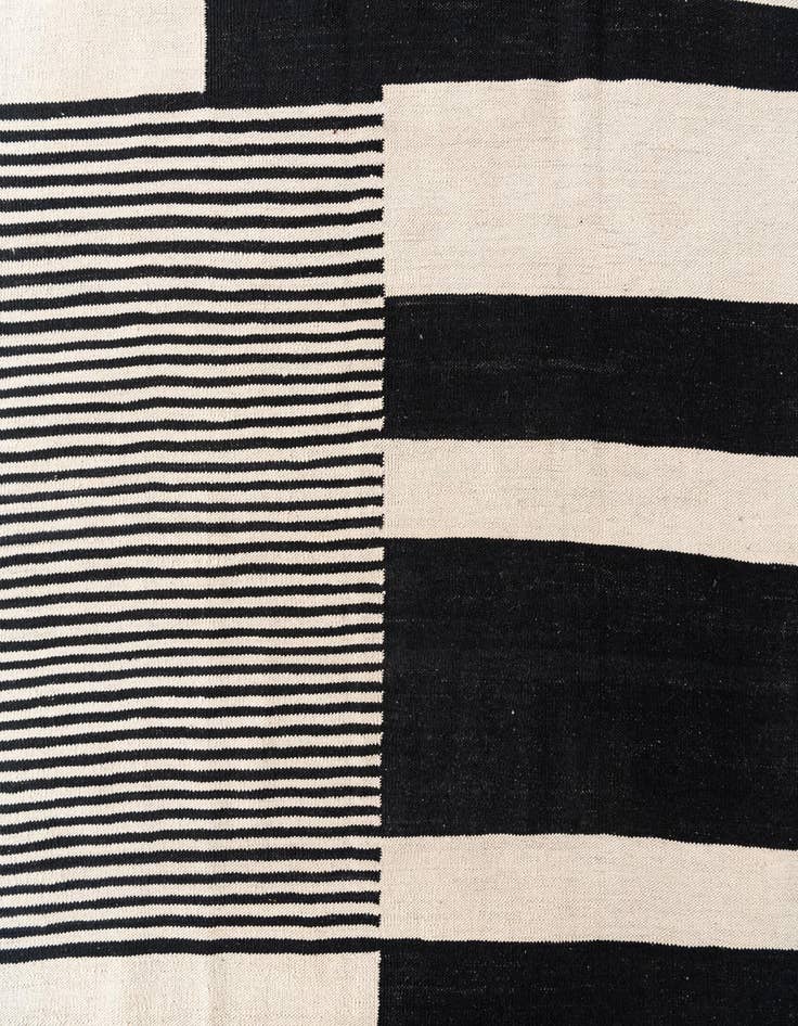 Detail image of  6' 9 x 10' 7  Hand Woven Kilim Modern Wool Rug