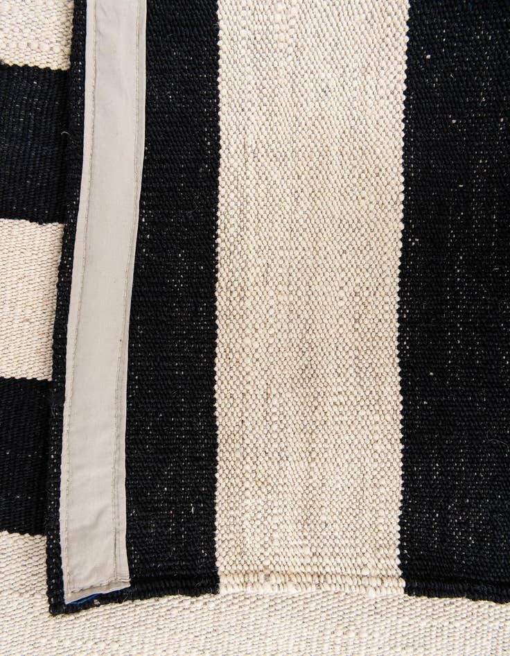 Detail image of  6' 9 x 10' 7  Hand Woven Kilim Modern Wool Rug