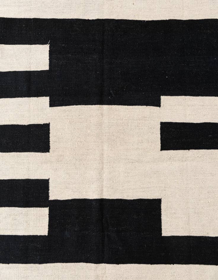 Detail image of  5' 9 x 7' 10  Hand Woven Kilim Modern Wool Rug